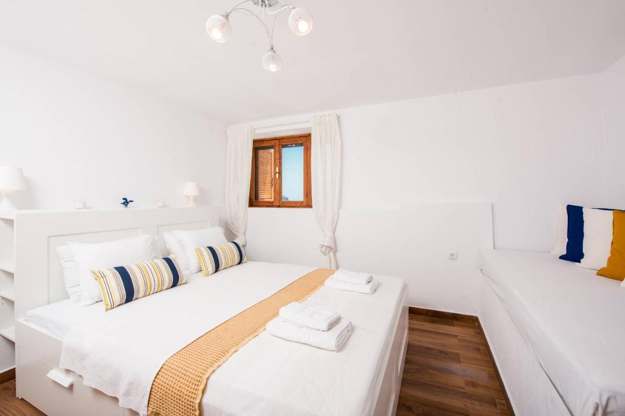 Athina'S Apartment Panagia  Ngoại thất bức ảnh